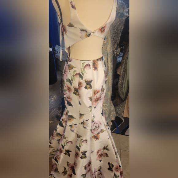 Floral White and Pink Evening Gown - Picture 4 of 8